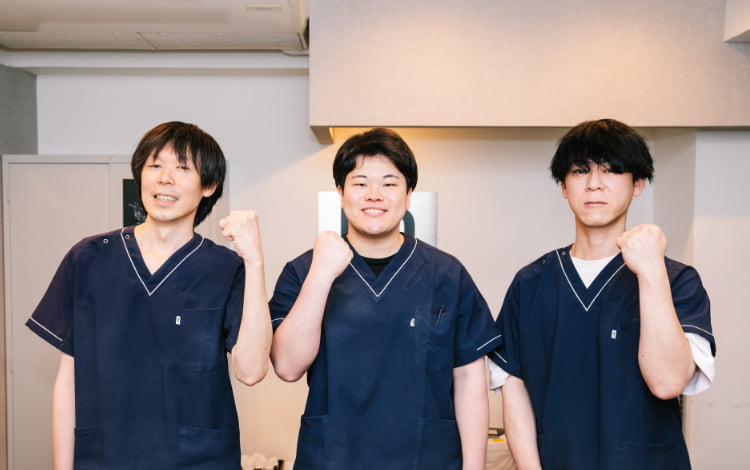 男性のみのスタッフの写真